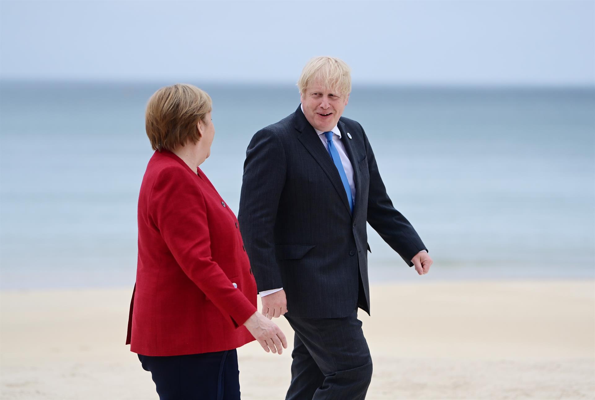 Angela Merkel junto a Boris Johnson.