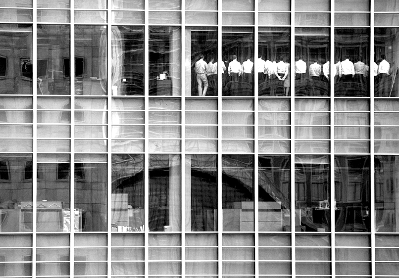 Vista de las oficinas de Lehman Brothers. Momento en que los empleados de Lehman Brothers, en Londres, reciben la noticia de que el banco sobreviviría, en una reunión del 11 de septiembre de 2008.