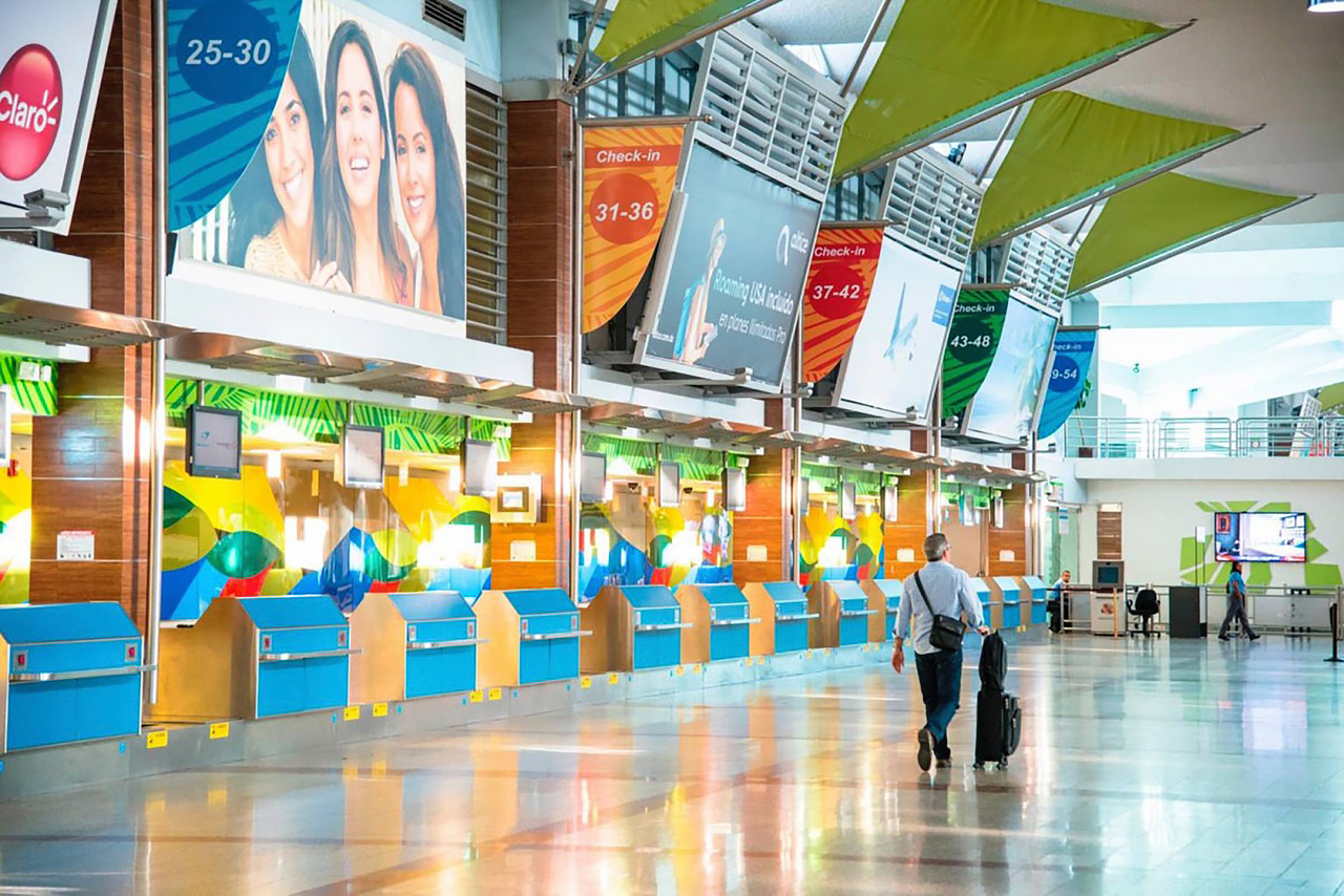 Internacional de Las Américas (AILA) de Santo Domingo con los counters vacíos.