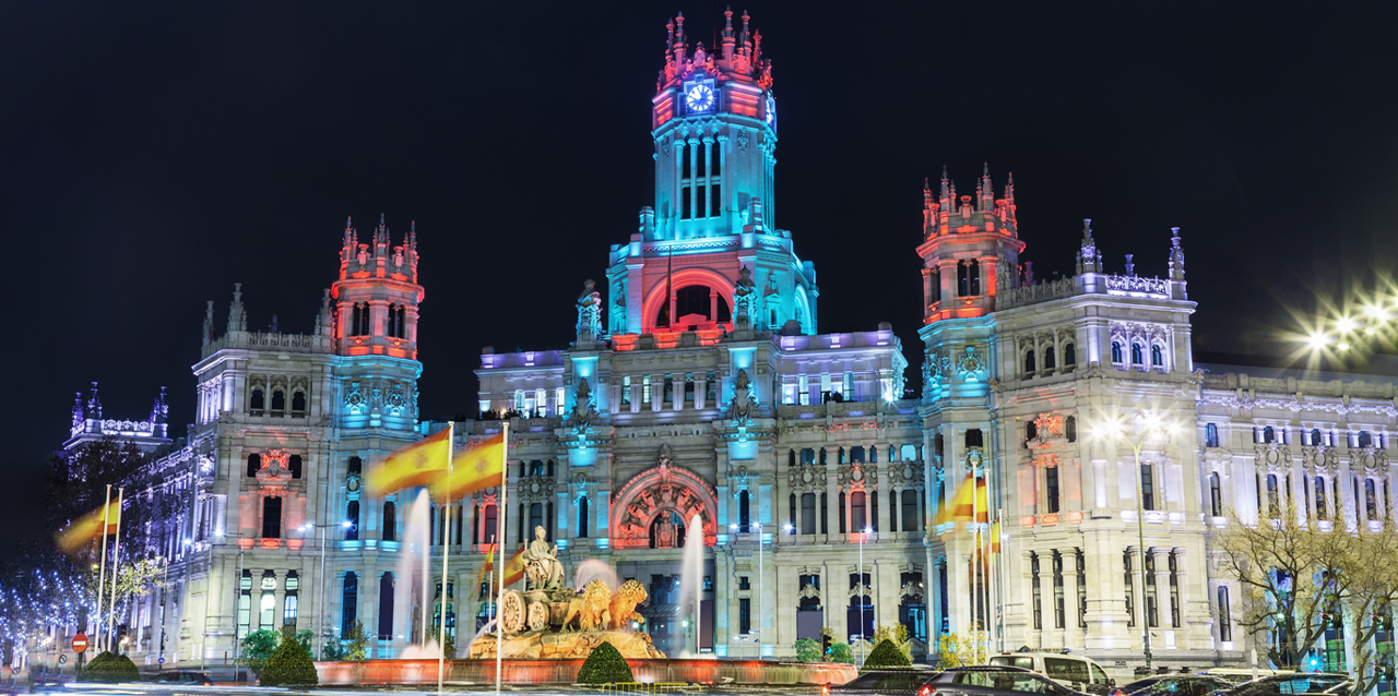 La fuente de Cibeles frente al Ayuntamiento o el antiguo Palacio de Comunicaciones