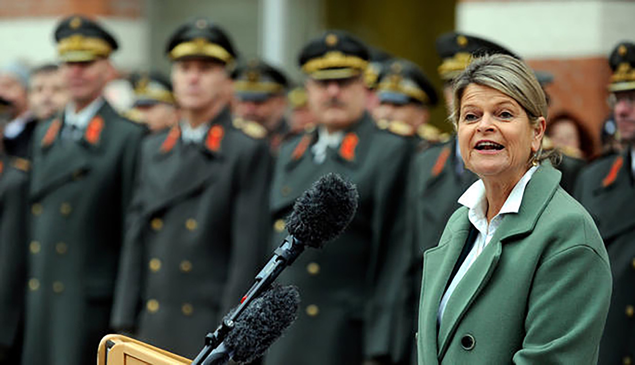 ministra de Defensa austriaca