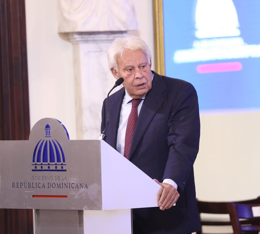 Felipe González agradece a Abinader