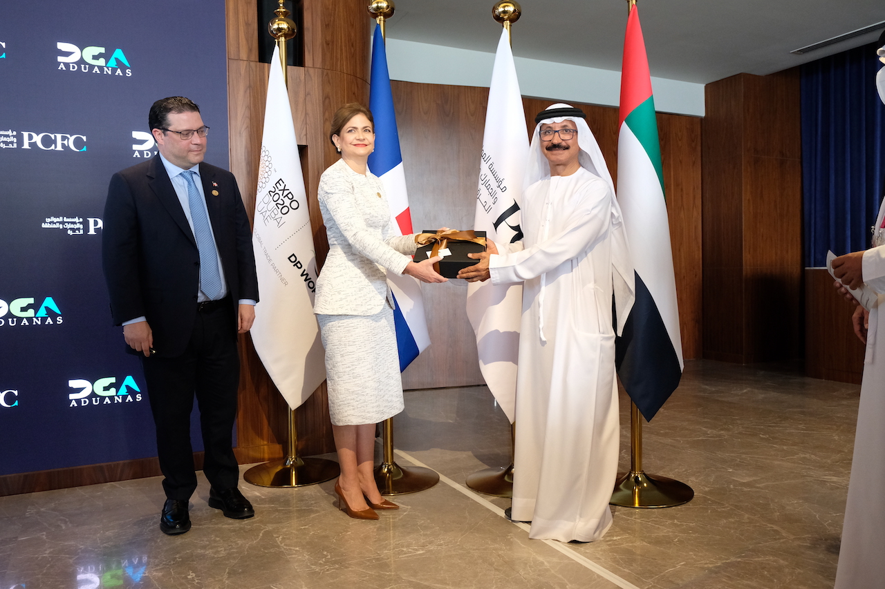 Eduardo Sanz Lovatón, Raquel Peña y el sultán Ahmed Bin Sulayem