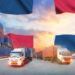 camiones de carga en puerto de exportaciones; bandera de RD en el cielo; exportaciones en RD