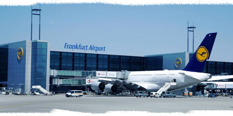 terminal del aeropuerto de Frankfurt y un avión de la aerolínea Lufthansa