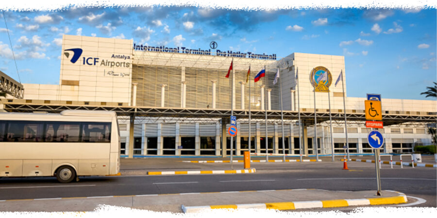 edificio principal del aeropuerto de Antalya