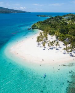 Cayo Levantado lugares turísticos que visitar en RD