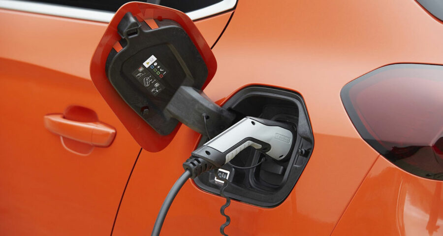 auto eléctrico recarga