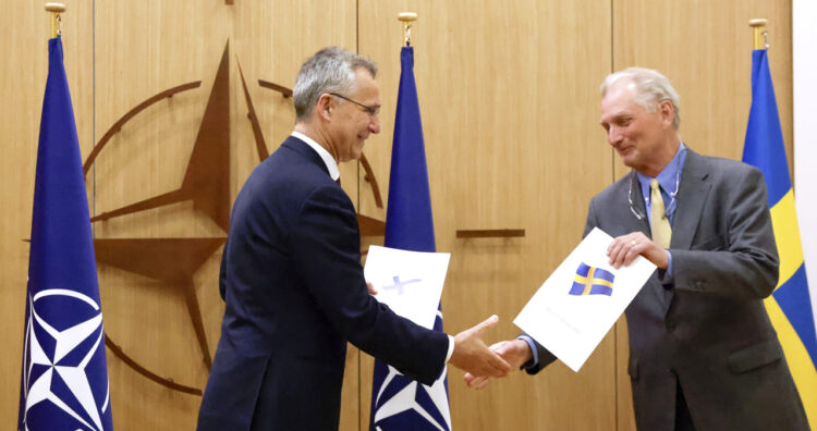 Suecia y Finlandia dan "un paso histÛrico" al solicitar la entrada en la OTAN