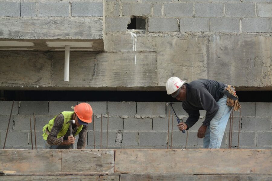 sector construcción en República Dominicana, trabajadores en una construcción