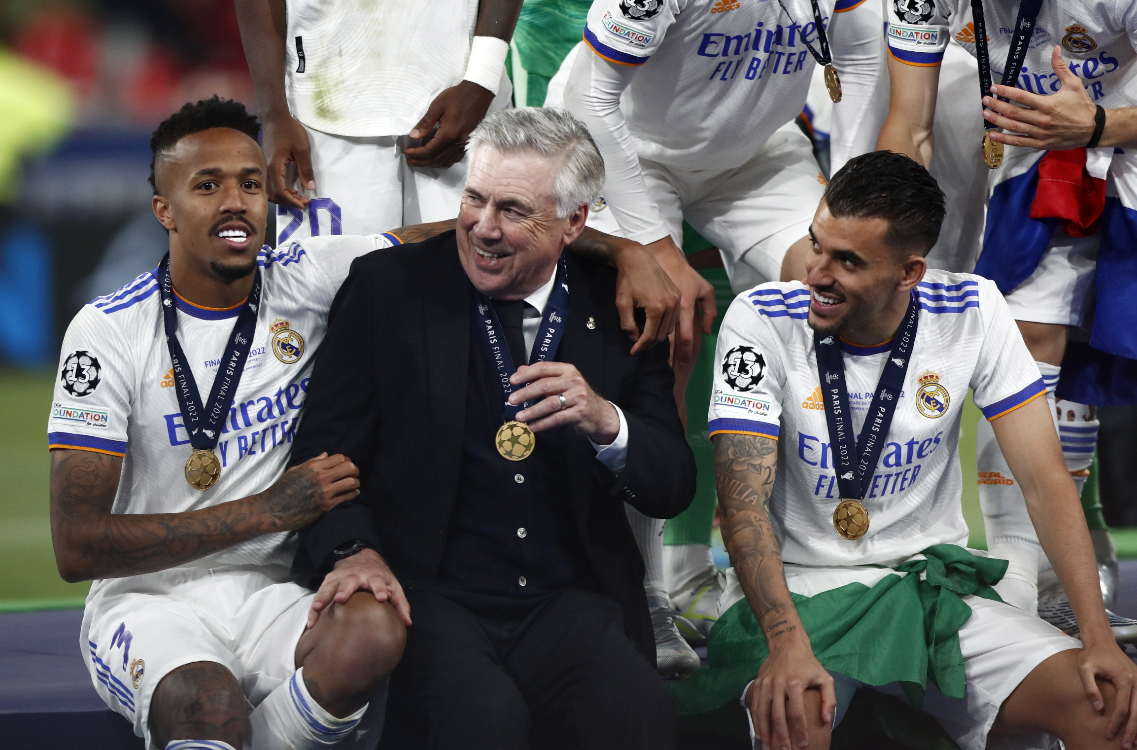 militao ancelotti y ceballos en la celerbacion de la champions en paris