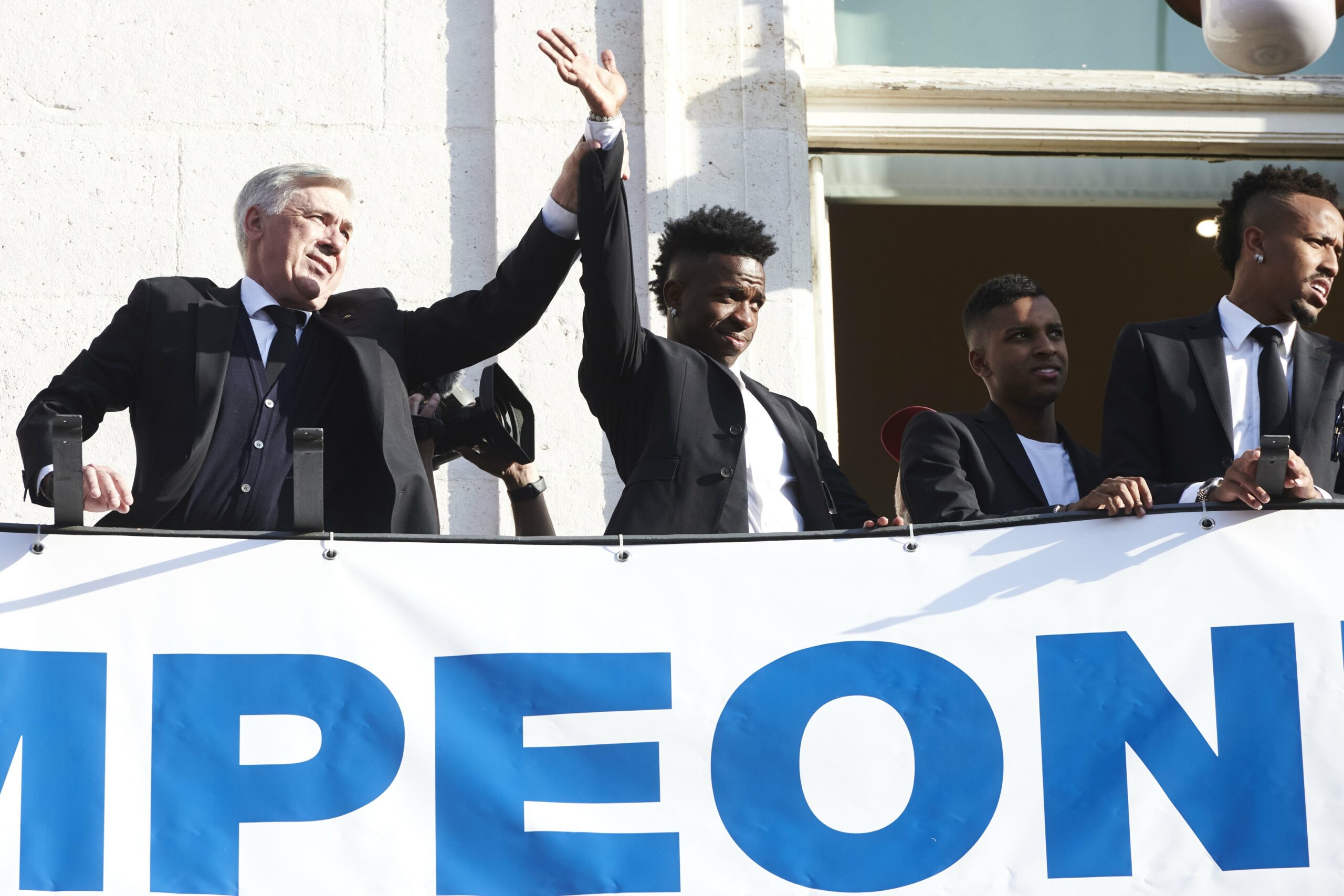 ancelotti y vinicius celebran la 14 champions del real madrid