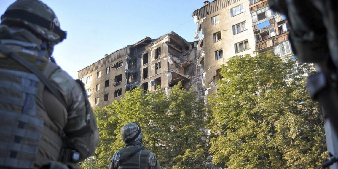 Imagen de archivo de un edificio destrozado en Lisichansk, una regiÛn cercana a Lugansk (Ucrania). EFE/IVAN BOBERSKYY
