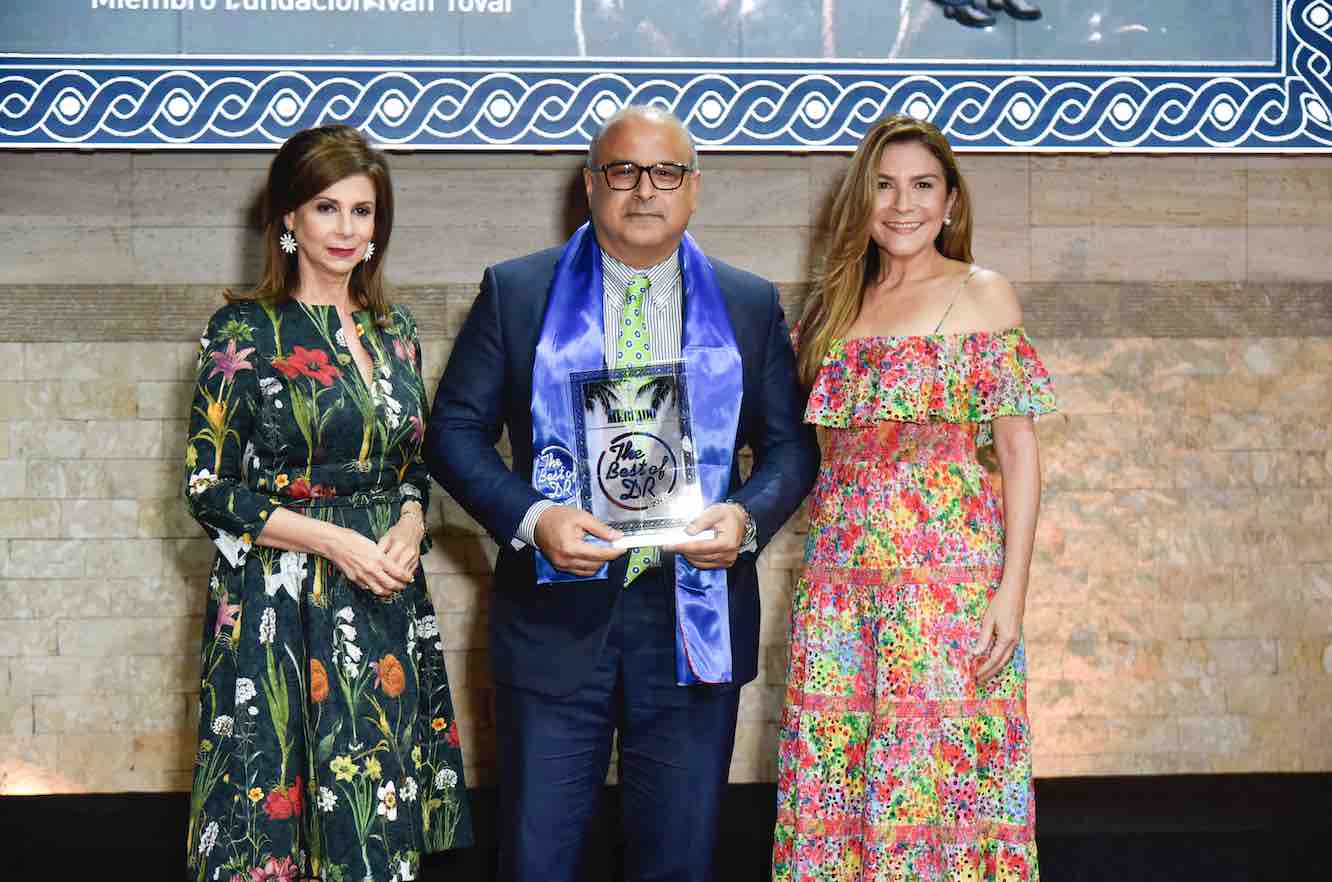 Patricia De Moya Hector Jose Rizek y Carolina Mejia en The Best of DR 2022