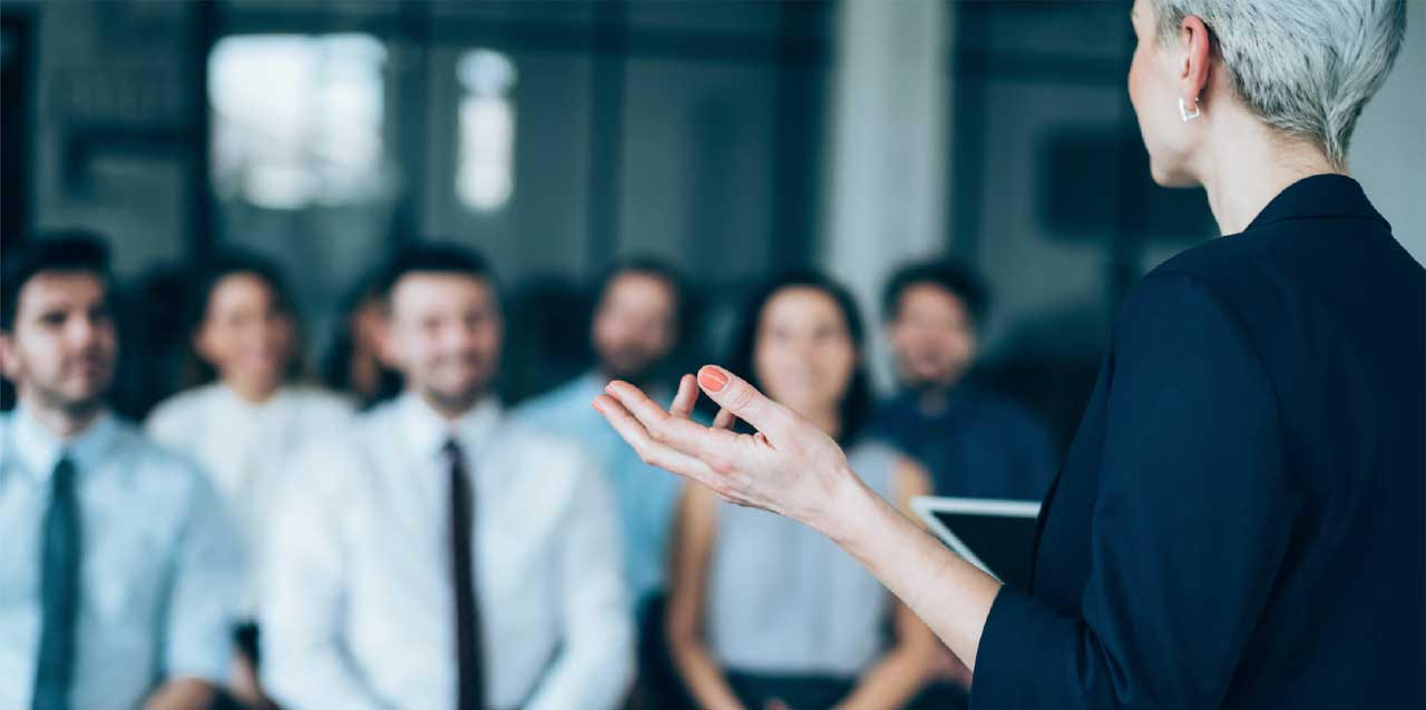harvard business review comparte tecnicas para hablar menos y transmitir mejor nuestros mensajes en las reuniones de equipo