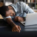 la narcolepsia provoca dificultades para que el afectado se mantenga despierto