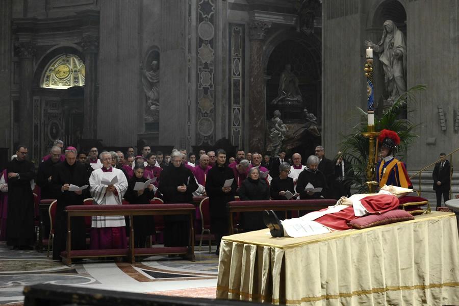 capilla ardiente de Benedicto XVI