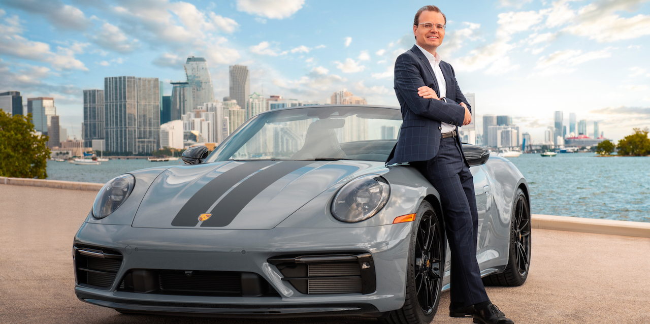 el ceo de porsche latinoamerica tobias eninger repasa la actualidad de la marca de carros de lujo en la region