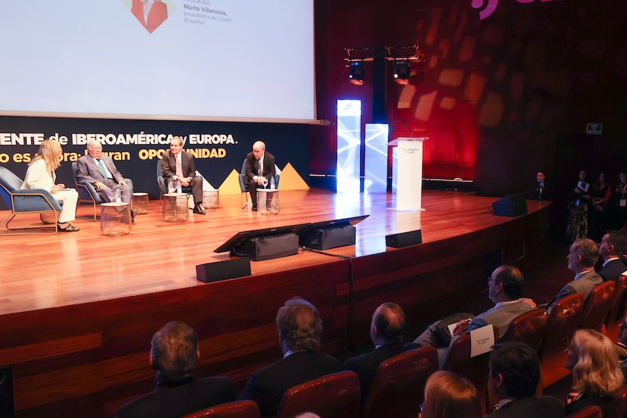 Panel Iberoamérica y Europa. El momento es ahora: La gran oportunidad Fuente: Twitter @CasaReal