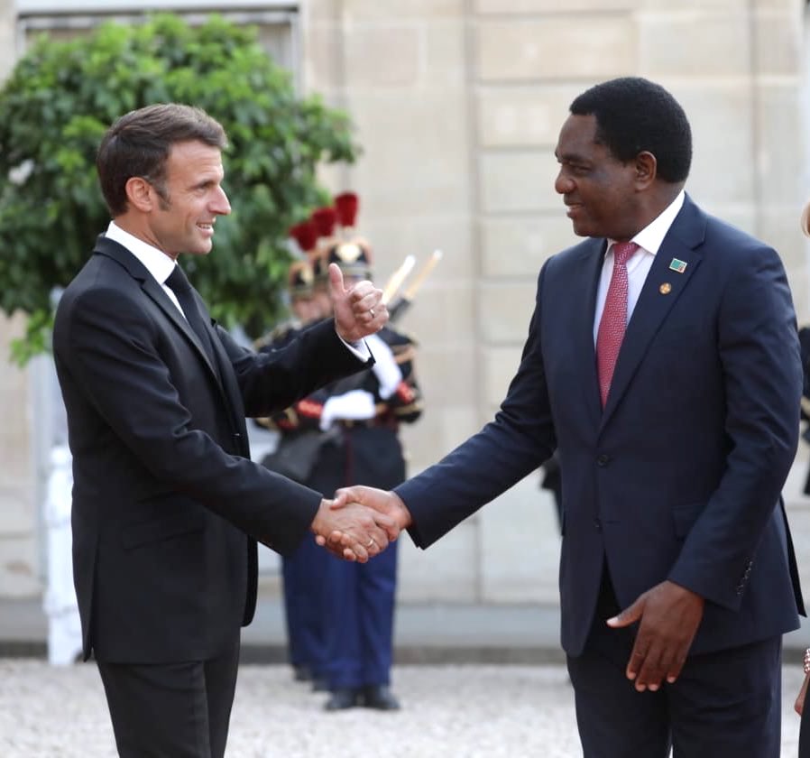 Emmanuel Macron y el presidente de Zambia, Hakainde Hichilema