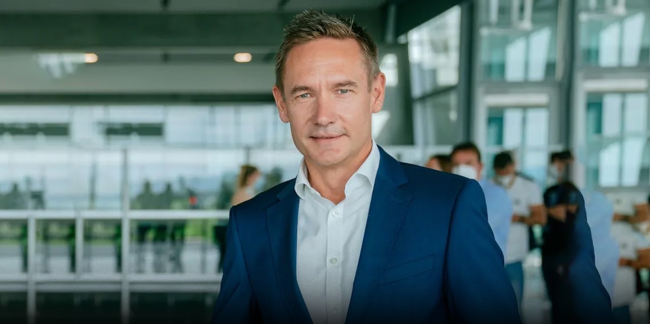Jens Ritter CEO de Lufthansa, decidió ejercer de azafato por un día