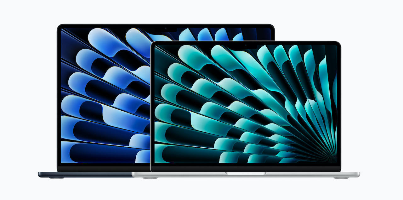 Fotografía cedida por Apple donde se muestra dos portátiles MacBook Air de 15 y 13 pulgadas con su potente chip M3 de última generación que fueron anunciados este lunes por el gigante tecnológico. EFE/Apple /